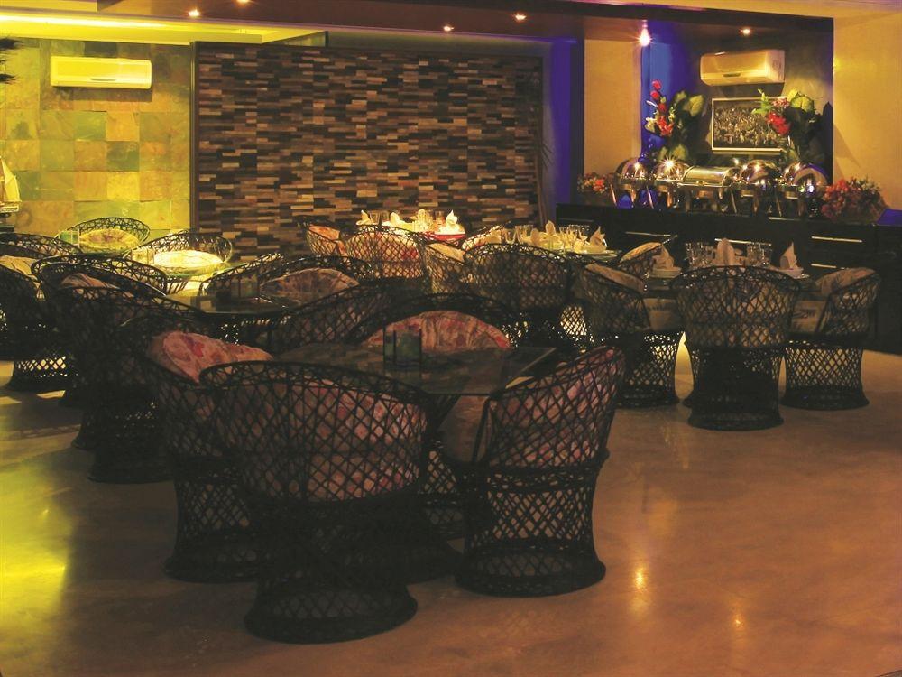 Aquarium Hotel Riaad Buitenkant foto