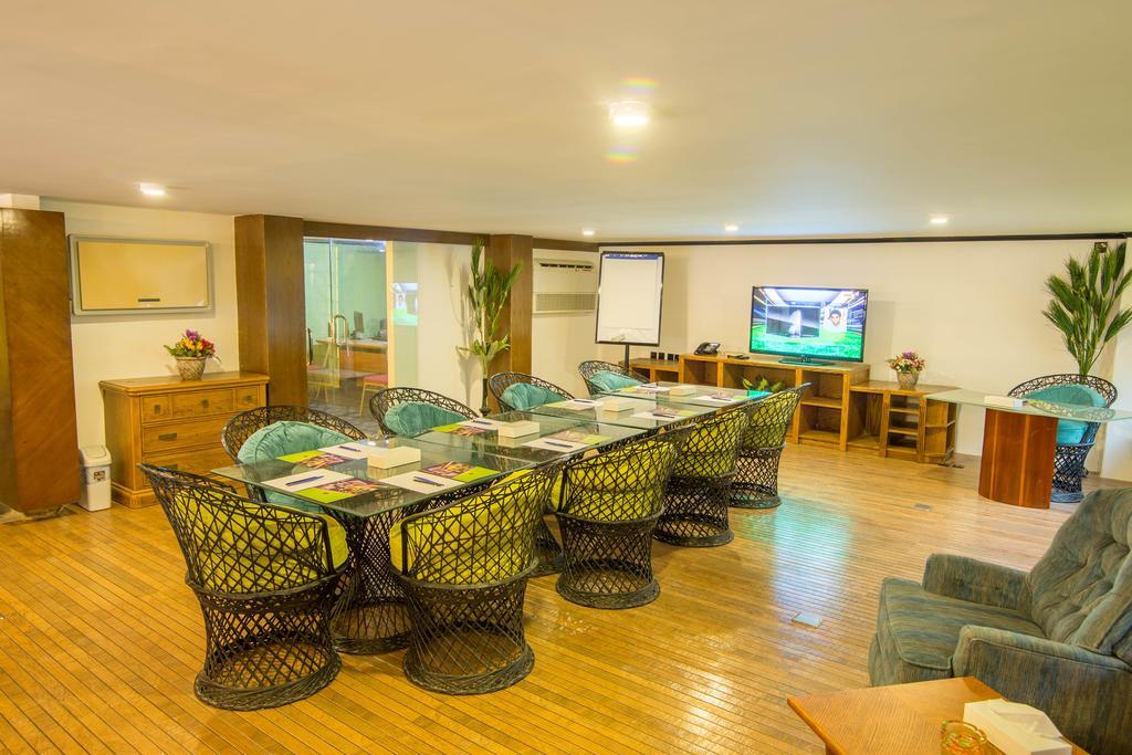 Aquarium Hotel Riaad Buitenkant foto